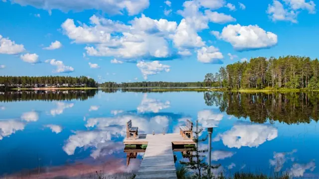 People outdoors in summer — summer jobs resource on JobCrawls